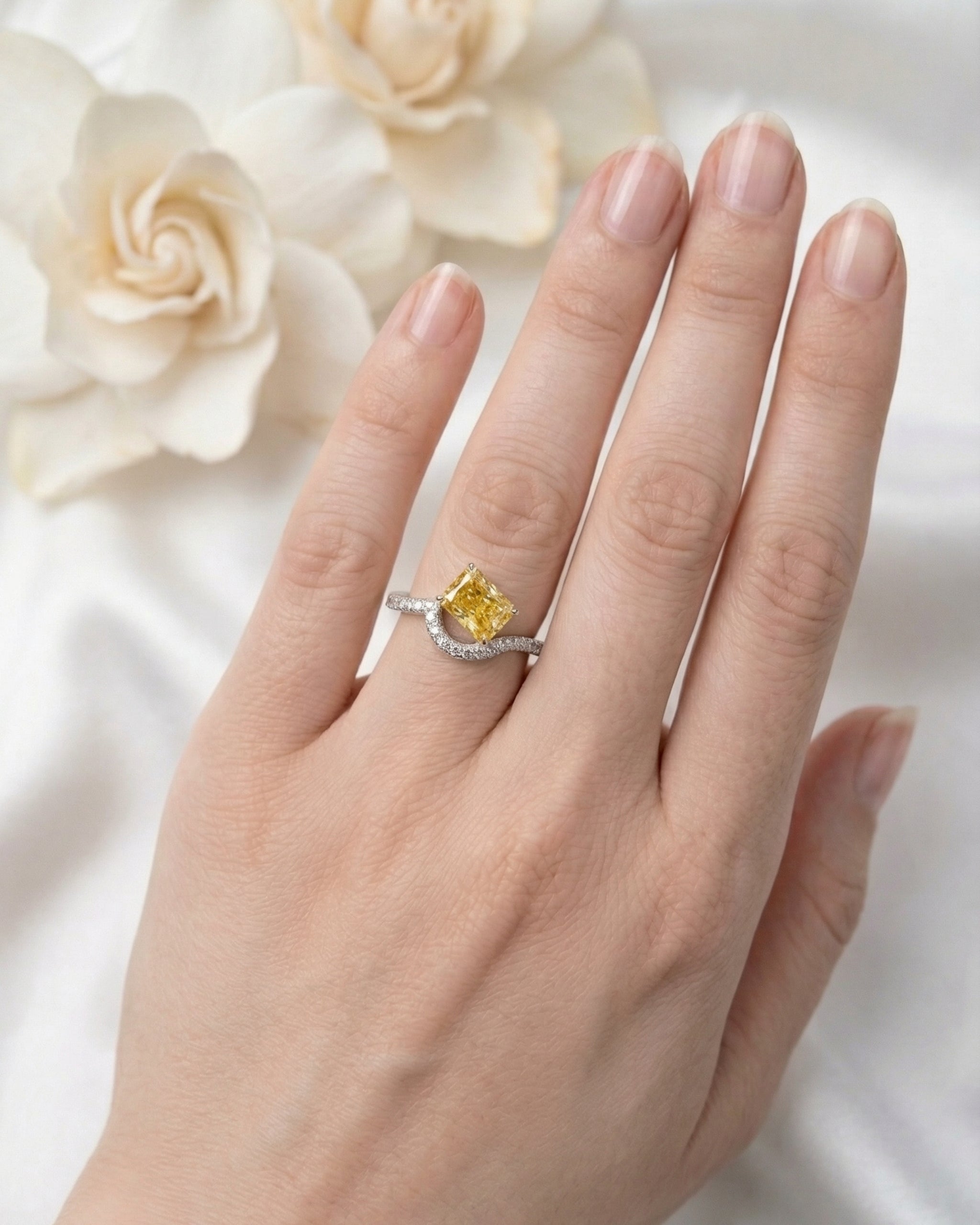 Curved Wave Ring – Yellow Crushed Ice