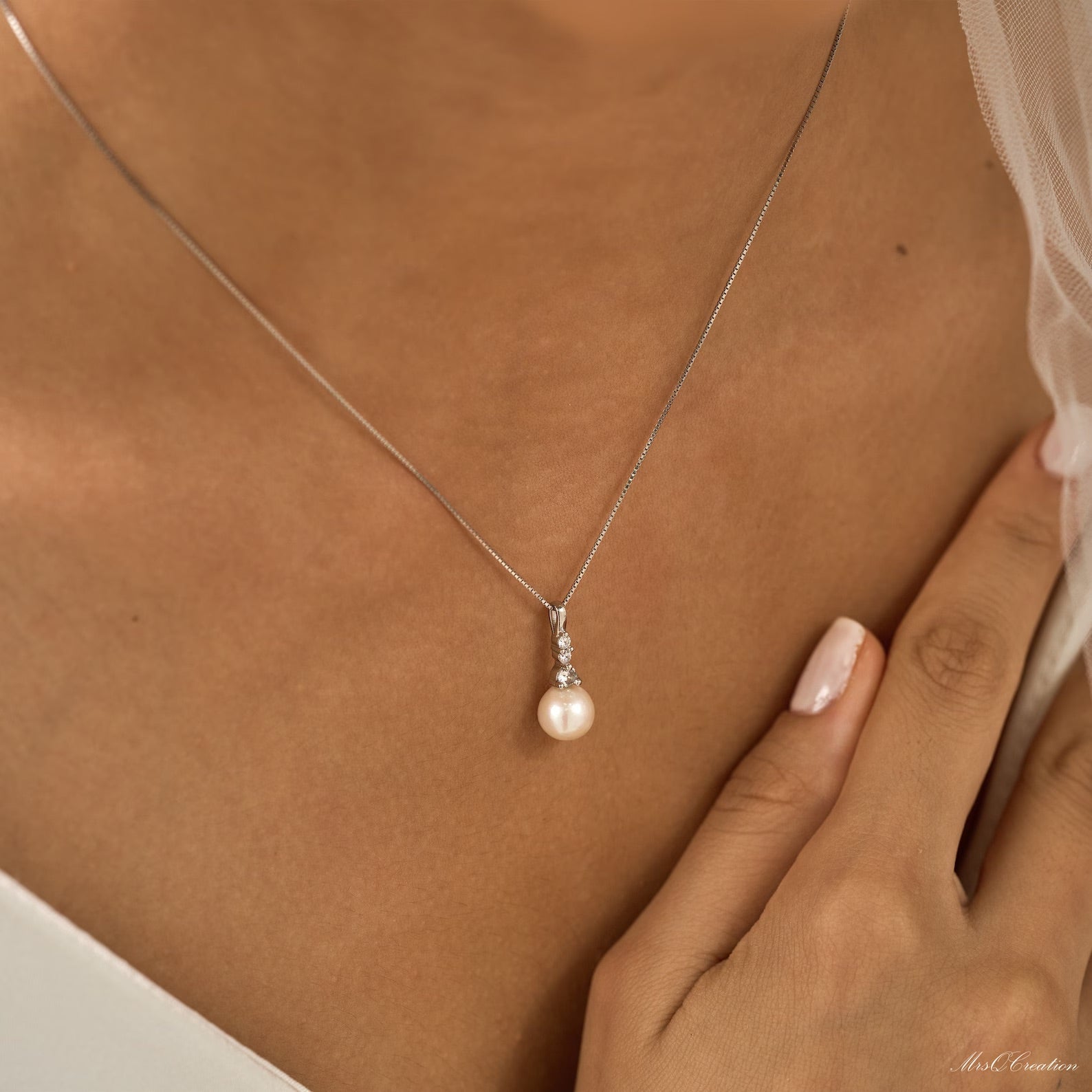 Silver Aurora Pearl Necklace