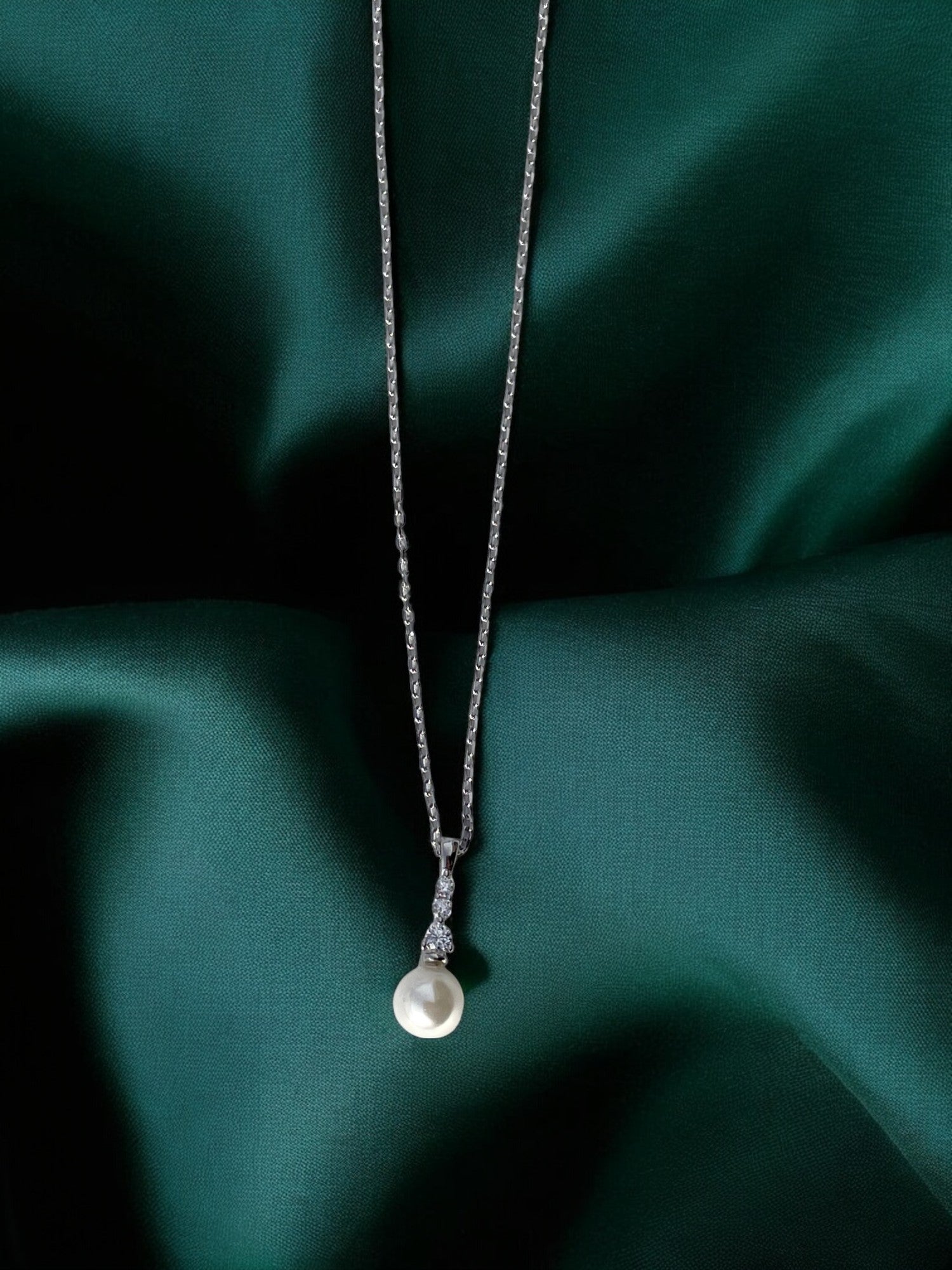 Silver Aurora Pearl Necklace