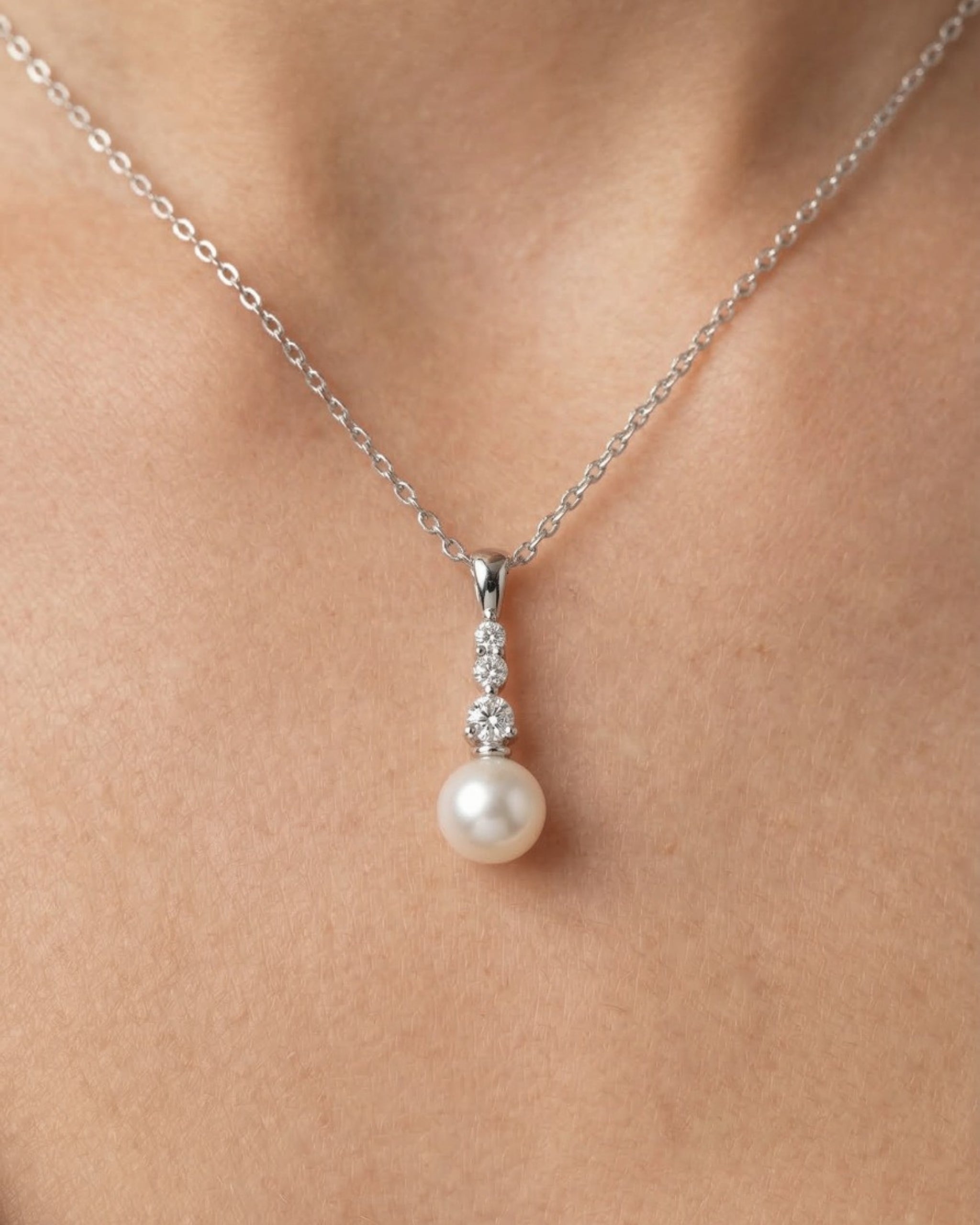 Silver Aurora Pearl Necklace