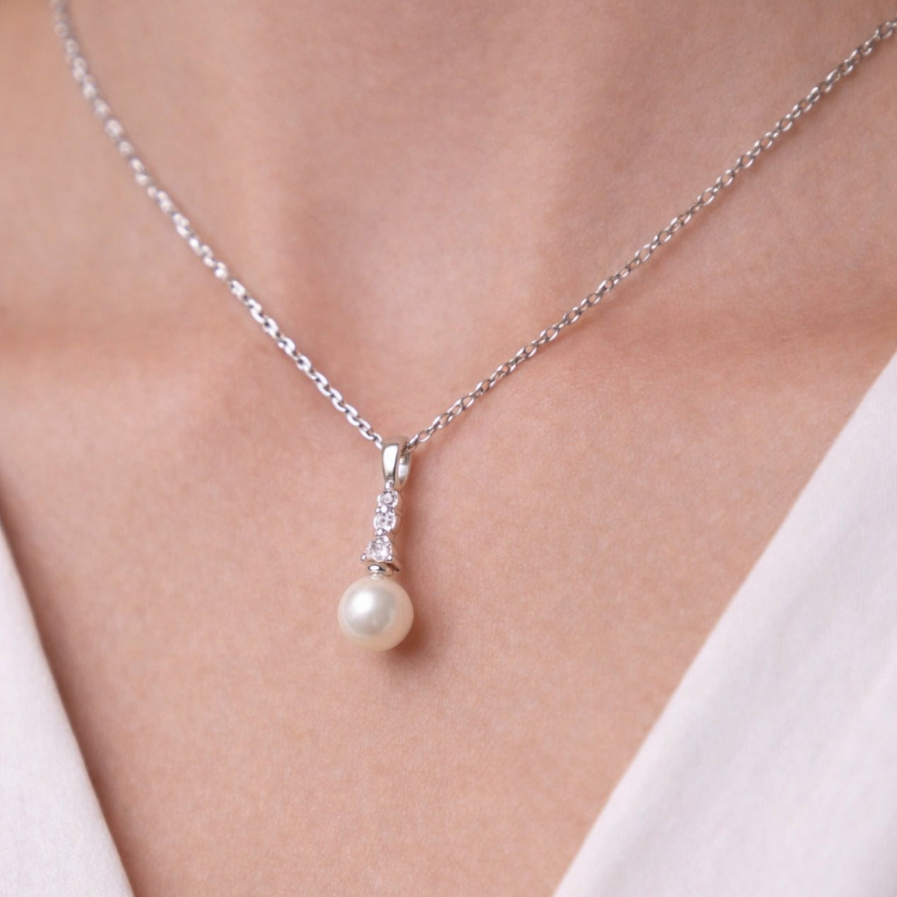 Silver Aurora Pearl Necklace
