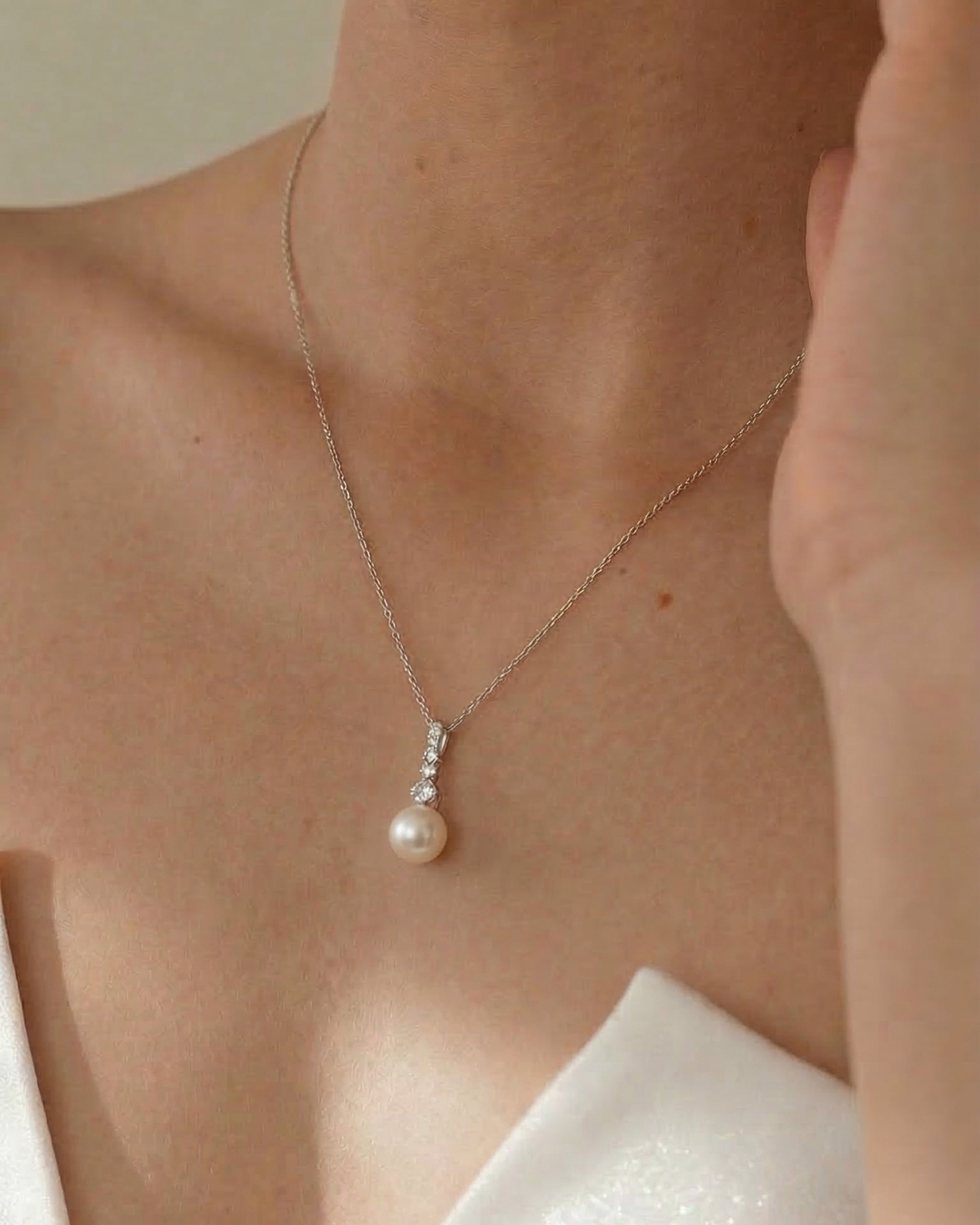 Silver Aurora Pearl Necklace