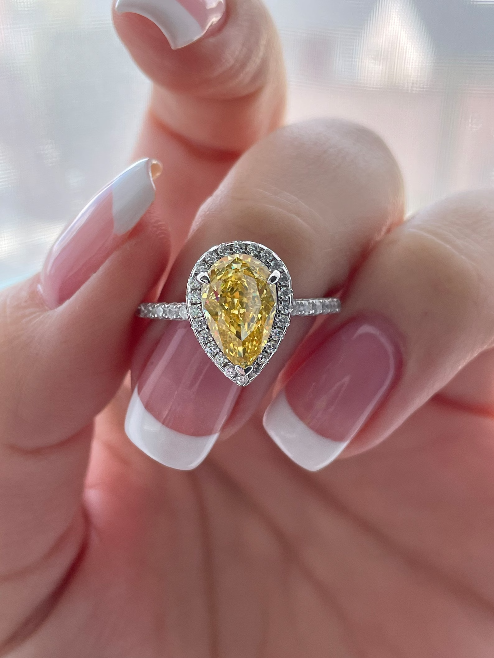 Canary Pear Shaped Crushed Ice Ring