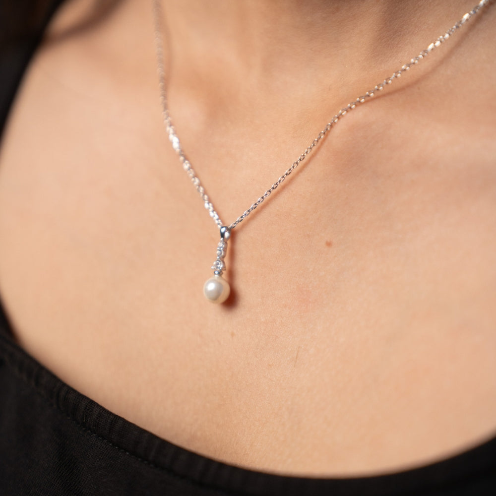 Silver Aurora Pearl Necklace