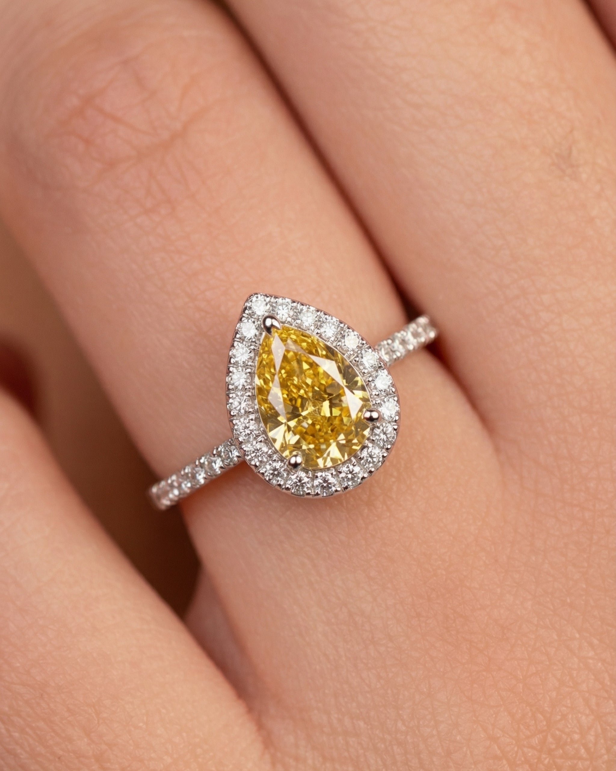 Canary Pear Shaped Crushed Ice Ring