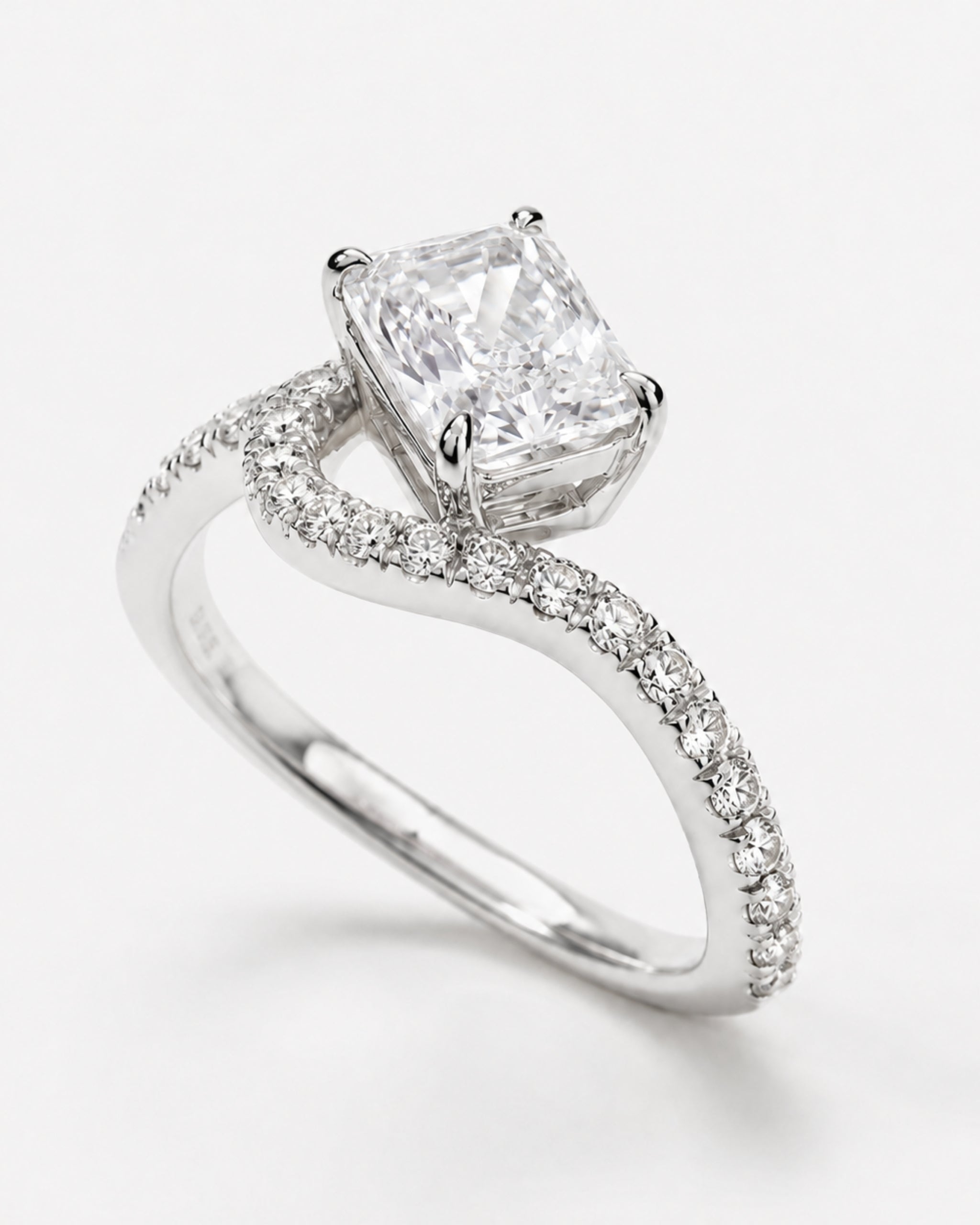 Curved Wave Ring – White Crushed Ice