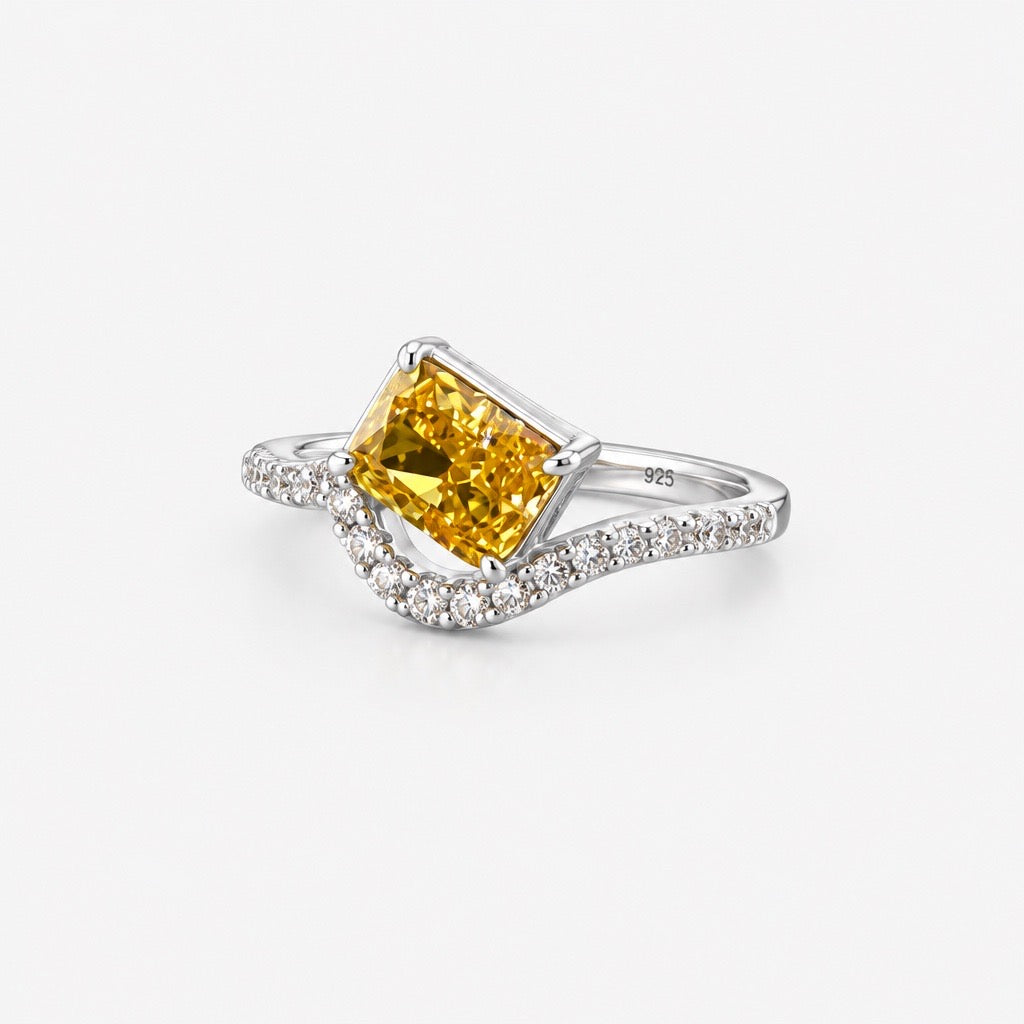 Curved Wave Ring – Yellow Crushed Ice