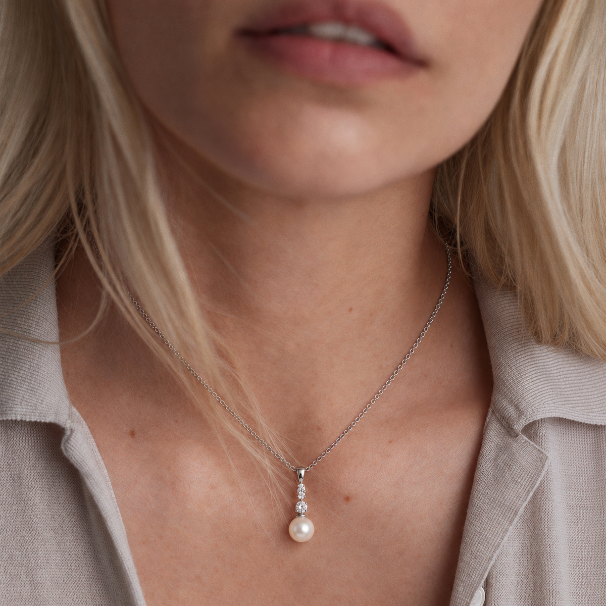 Silver Aurora Pearl Necklace