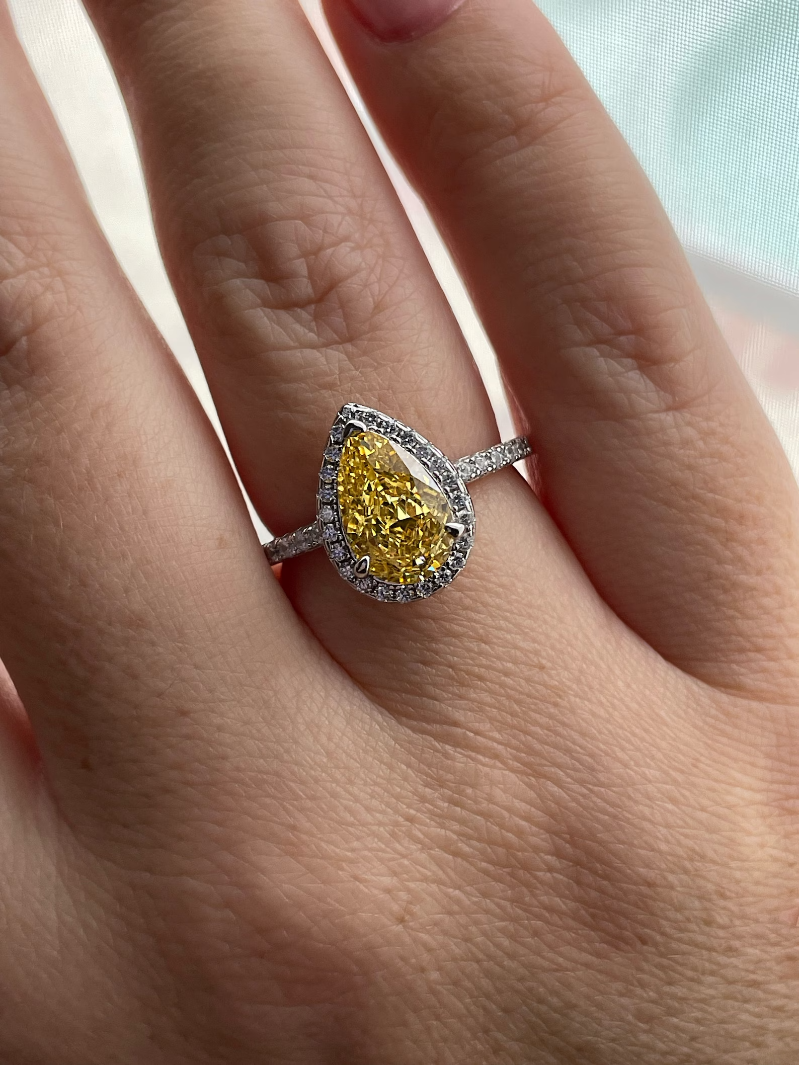Canary Pear Shaped Crushed Ice Ring