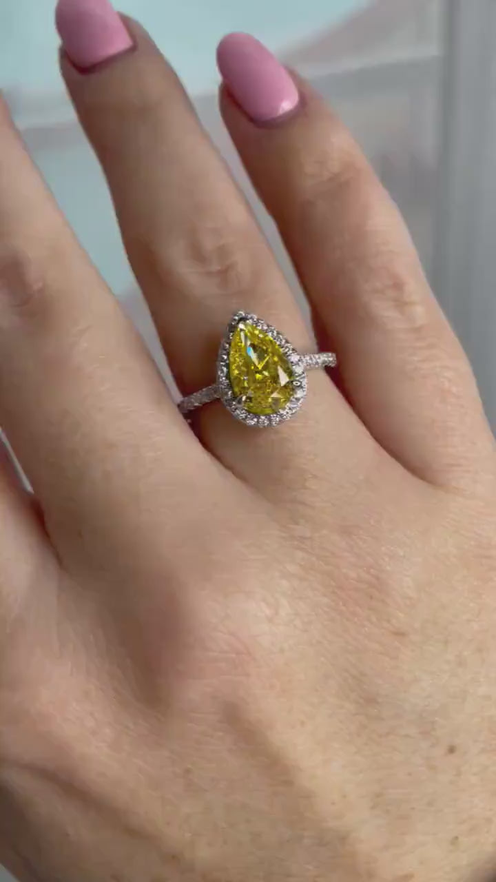 Canary Pear Shaped Crushed Ice Ring